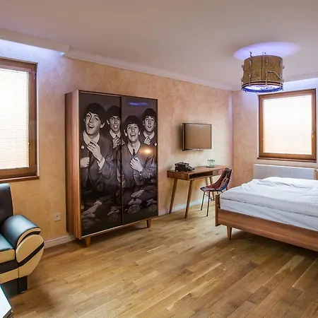 Retro Garage Hotell