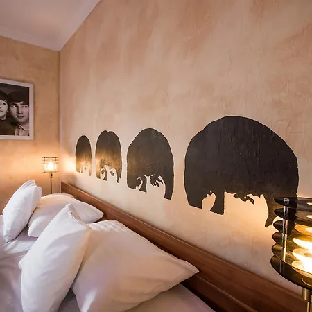 Hotel Retro Garage 3*