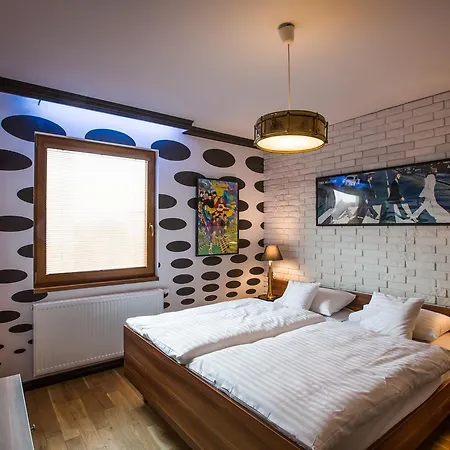 Retro Garage Hotell 3*