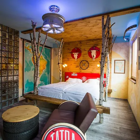Retro Garage Hotell