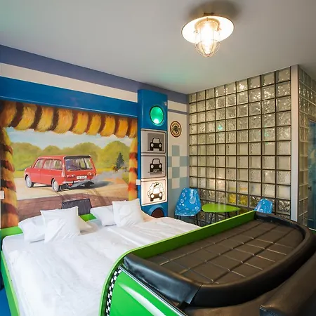 Retro Garage 3*
