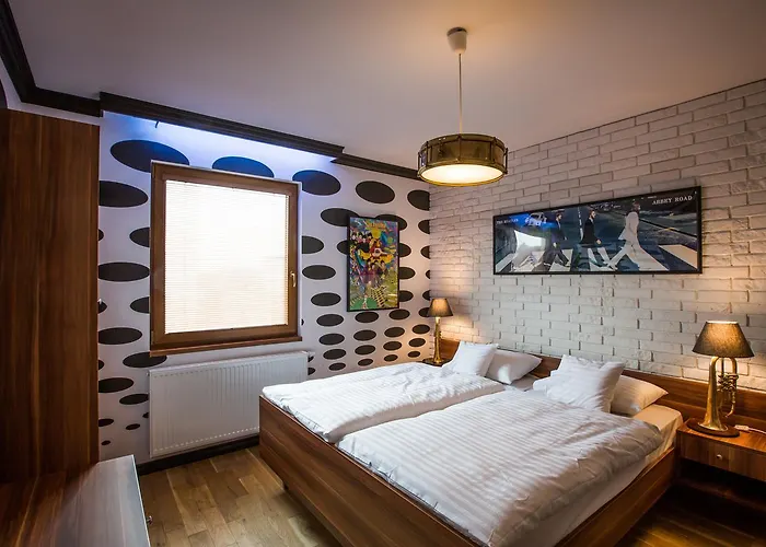 Retro Garage Hotel 3*