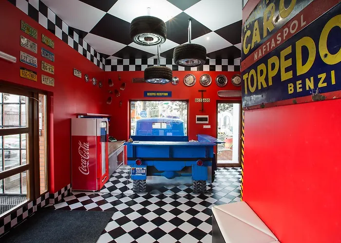 Hotel Retro Garage